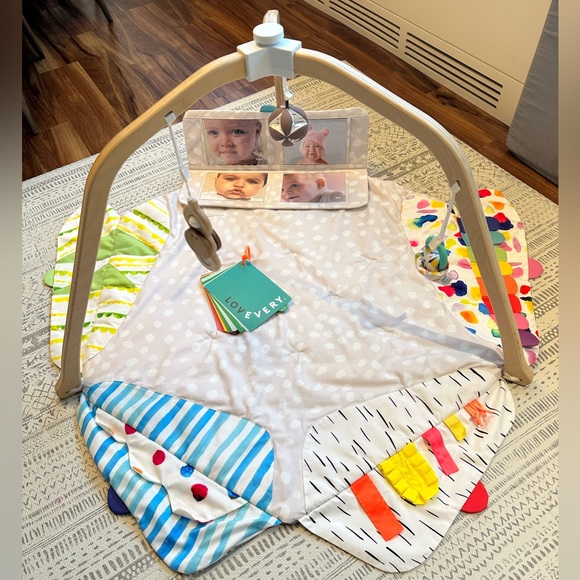 Lovevery Toys Lovevery Play Mat With Guide Book Cover From 2 Months
